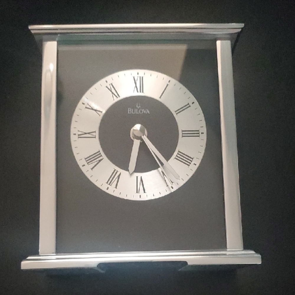 Bulova Silver and Black Clock Elegant‎ Decor standalone